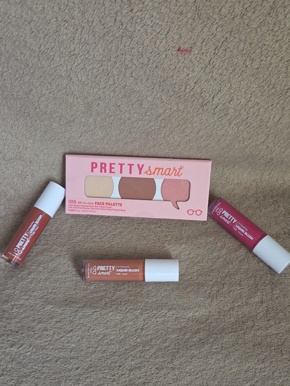 Pretty Smart Bundle Set: 1 Face Palette; 3 Liquid Blushes